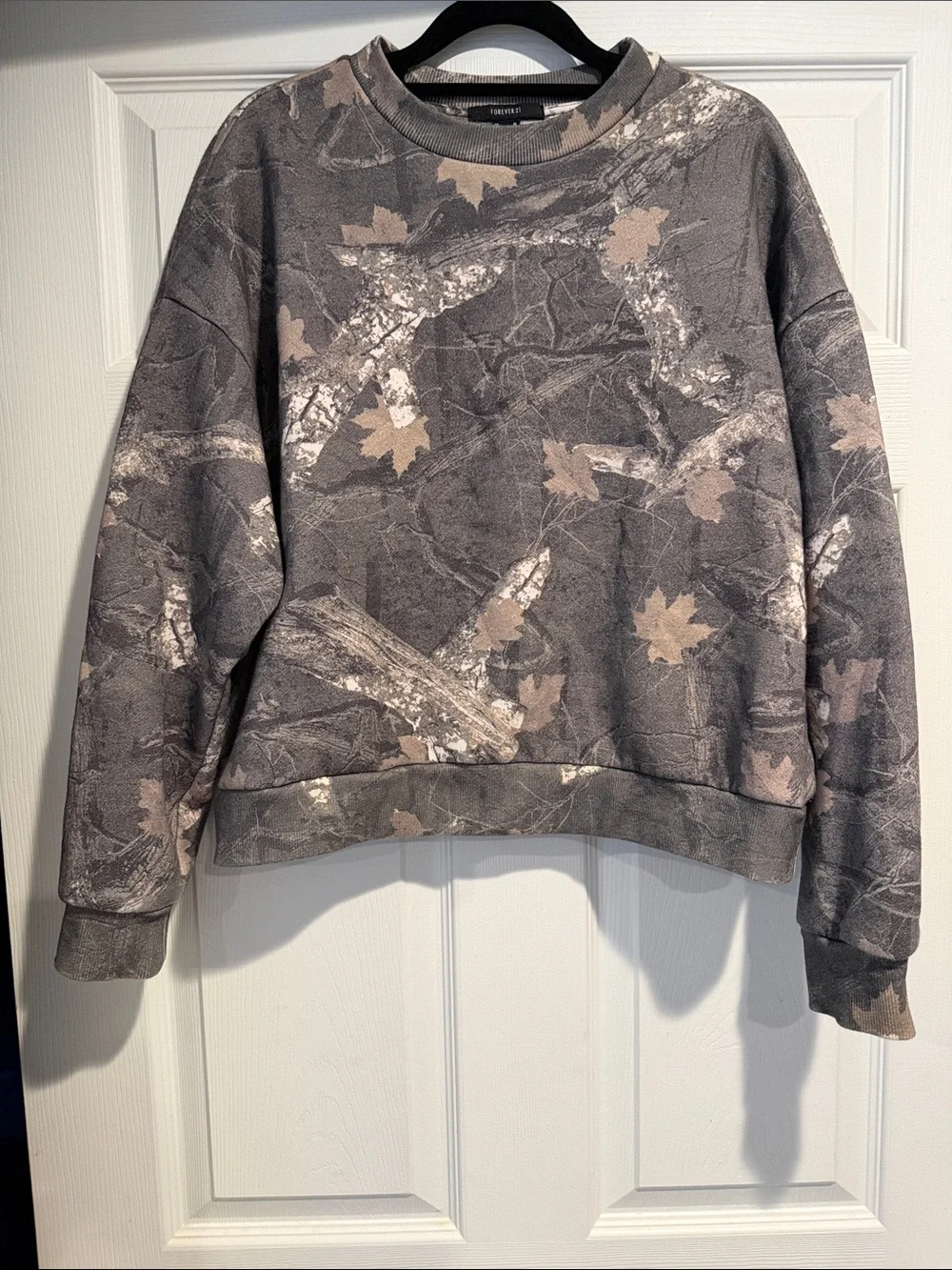 Camouflage Leaf Print Sweatshirt